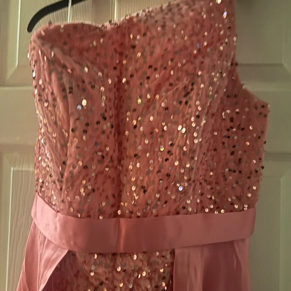 One-Shoulder Pink Evening Gown with High Slit - Picture 3 of 4